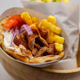 Kebab Con Patatas En Pan Pita