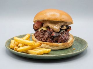 Hamburguesa De Mayo Ajo Negro