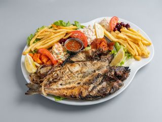 Dorada Con Ensalada