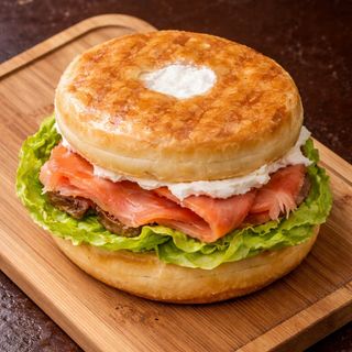 Donut de Salmón & Queso Crema Philadelphia