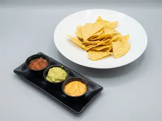 Nachos a las 3 salsas