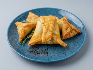 Samosa inspiración tradicional (1 ud)