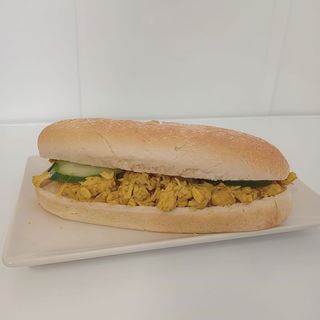 Sandwich Pollo Con Curry