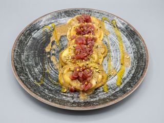 Pasta Raviolo De Pistacho Y Atún Fresco