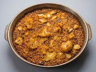 Paella De Bacalao Con Cebolla y coliflor ( 2 raciones )
