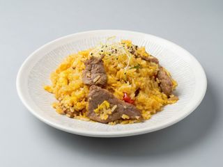 ARROZ FRITO CON TERNERA Y CURRY