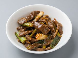 Ternera con cebolleta y jenjibre
