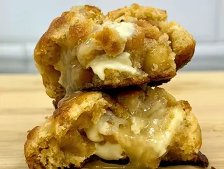 Macadamias, choco blanco y gel de limón