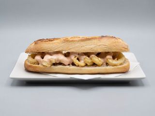 Bocadillo De Calamares Bravo