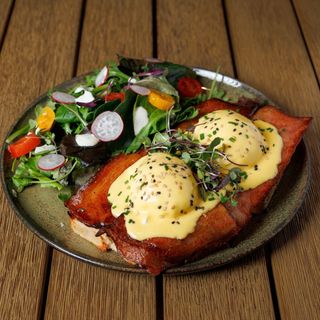 Huevos Benedictinos con Jamón Iberico Denominación de origen (100% Natural)