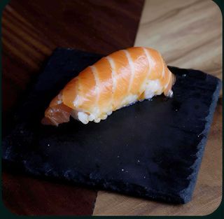 Nigiri De Salmón
