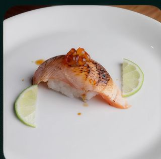 Nigiri De Salmón Flameado