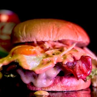 Hamburguesa La Huevona