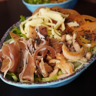 Ensalada pollo&serrano