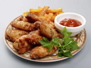 17. Plato Alitas De Pollo Fritas (8 uds.)