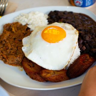 PABELLÓN CRIOLLO