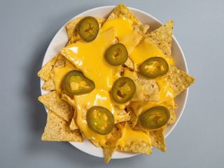 Nachos With Cheese & Dip