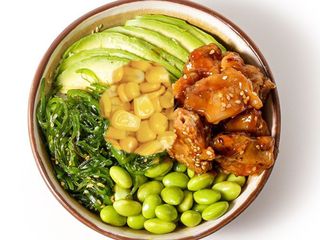 Póke yakitori de pollo