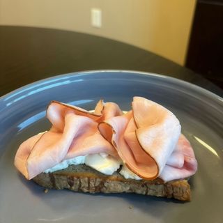 Tostada de Jamón dulce y queso fundido