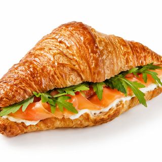 Croissant Salmón Queso crema y rúcula