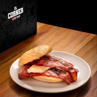 Bocadillo De Bacon Y Camember