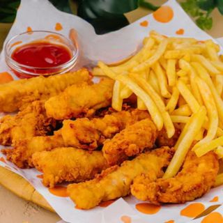 Tiras de Pollo y Patatas