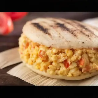 Arepa de huevos perico