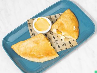Empanada De Tajadas Con Queso