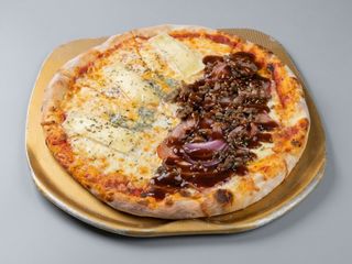 Pizza Clásica Mitad Y Mitad (Mediana)