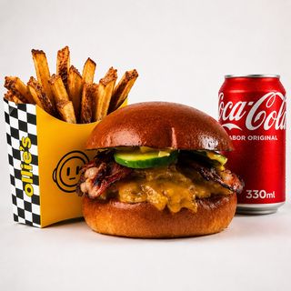 ATOMIC BACON CHEESE + PATATAS + BEBIDA