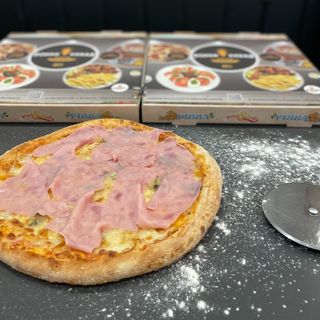 Pizza Jamon y Queso