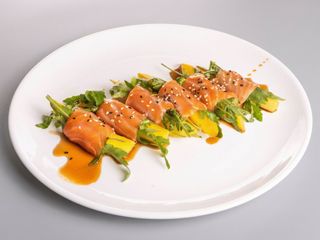 49.Roll De Salmón Con Rúcula Y Mango (6Uds.)