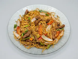 Tallarin saltado con ternera
