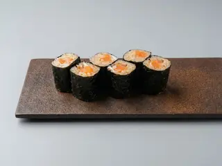 Rollo de salmón (6 piezas )