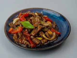 Ternera Con Salsa Picante