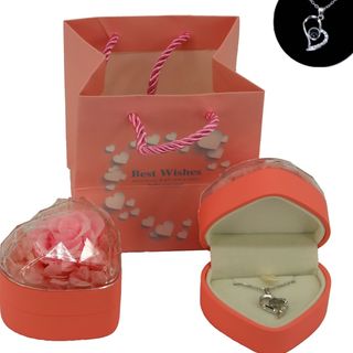 Rosa Eterna con Colgante Corazón