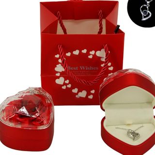 Rosa Eterna Roja con Colgante Corazón