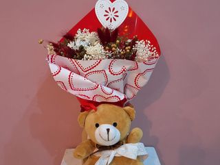 Ramo preservado en tonos rojos y beige