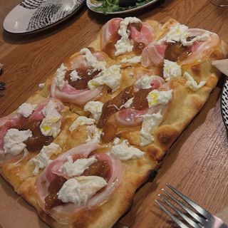 Focaccia con pancetta arrotolata
