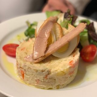 Ensaladilla Rusa Clásica Con Atún