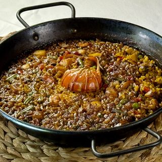 Paella Parellada Tradicional De Pescado con langosta