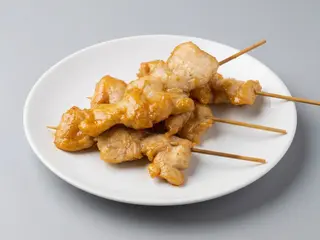 Chicken skewers with satay sauce 4 pcs