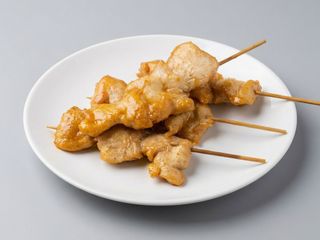 Chicken skewers with satay sauce 4 pcs