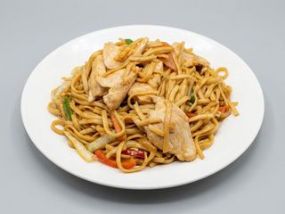Chicken fried noodles with vegetables