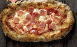 Pizza De Jamón Y Queso