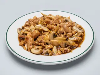 85.Pollo Con Champiñones