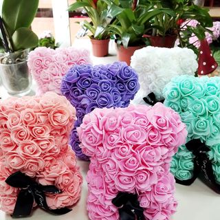 Oso pequeño de rosas