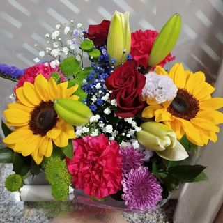 Ramo tonos lilas con girasoles