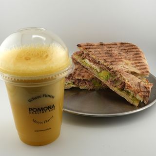 Combo Desayuno (Panini + Smoothie) - Pomona Boost