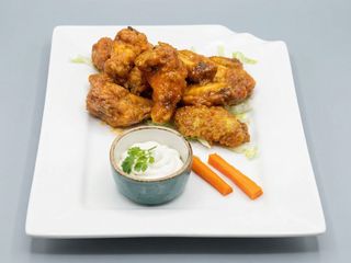 Aletes De La Casa Amb Salsa